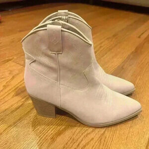 New without Box Maurices Dusty Rose Low Rise Cowboy Cowgirl Boots!